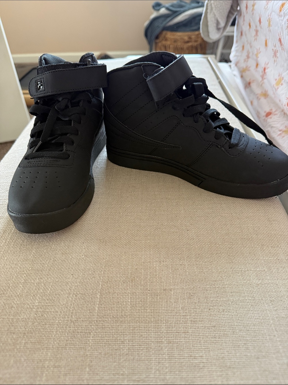 FILA Youth Black High Top Sneakers Size 4
